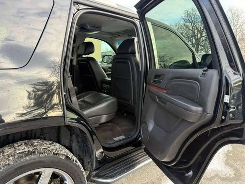 Used 2012 Cadillac Escalade Luxury image 16