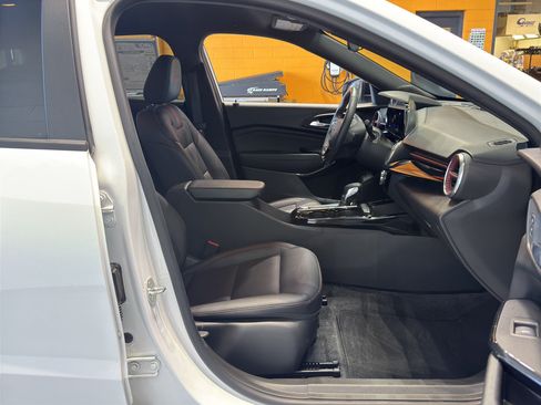 Used 2024 Chevrolet Trax RS w/ Driver Confidence Package FWD image 16