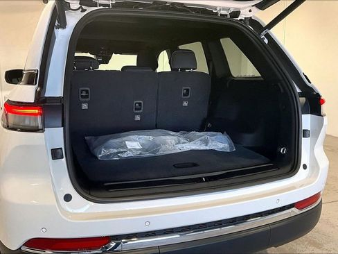 New 2025 Jeep Grand Cherokee Laredo X w/ Luxury Tech Group I image 42