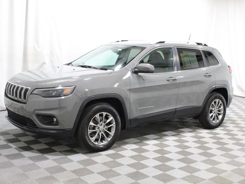 Used 2019 Jeep Cherokee Latitude Plus w/ Comfort/Convenience Group AWD/4WD image 34