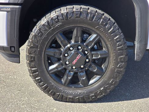 Used 2025 GMC Sierra 2500 AT4 w/ AT4 Premium Plus Package AWD/4WD image 14