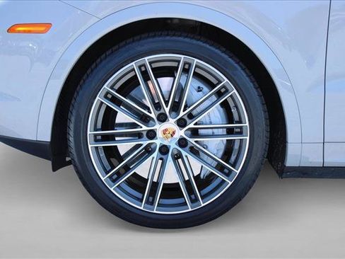 Used 2023 Porsche Cayenne Turbo AWD/4WD image 17