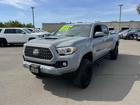 Used 2019 Toyota Tacoma TRD Sport w/ TRD Premium Sport Package image 5
