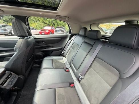 Used 2023 Nissan Ariya AWD image 28