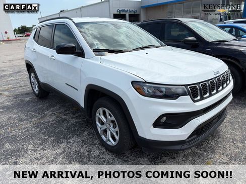 Used 2024 Jeep Compass Latitude AWD/4WD image 1