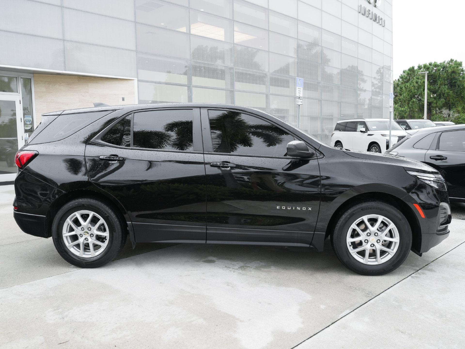 Used 2023 Chevrolet Equinox LS FWD image 27