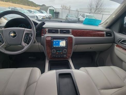 Used 2011 Chevrolet Suburban LT image 16