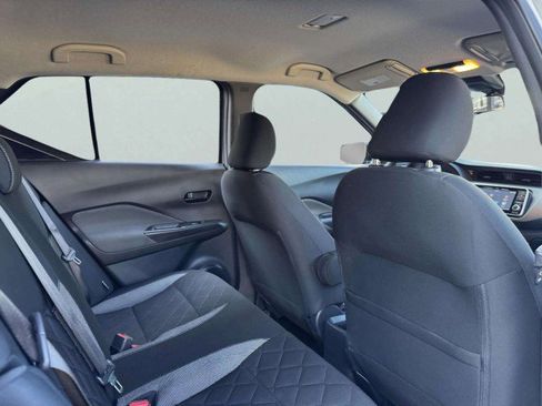 Used 2020 Nissan Kicks S image 41