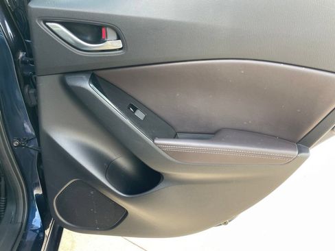 Used 2018 MAZDA MAZDA3 Grand Touring w/ Premium Equipment Package FWD image 23