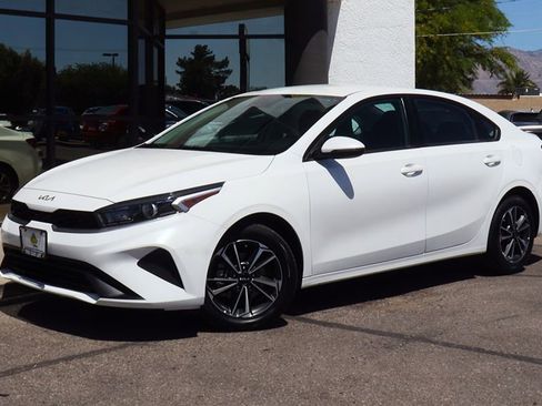 Used 2023 Kia Forte LXS w/ LXS Technology Package image 2