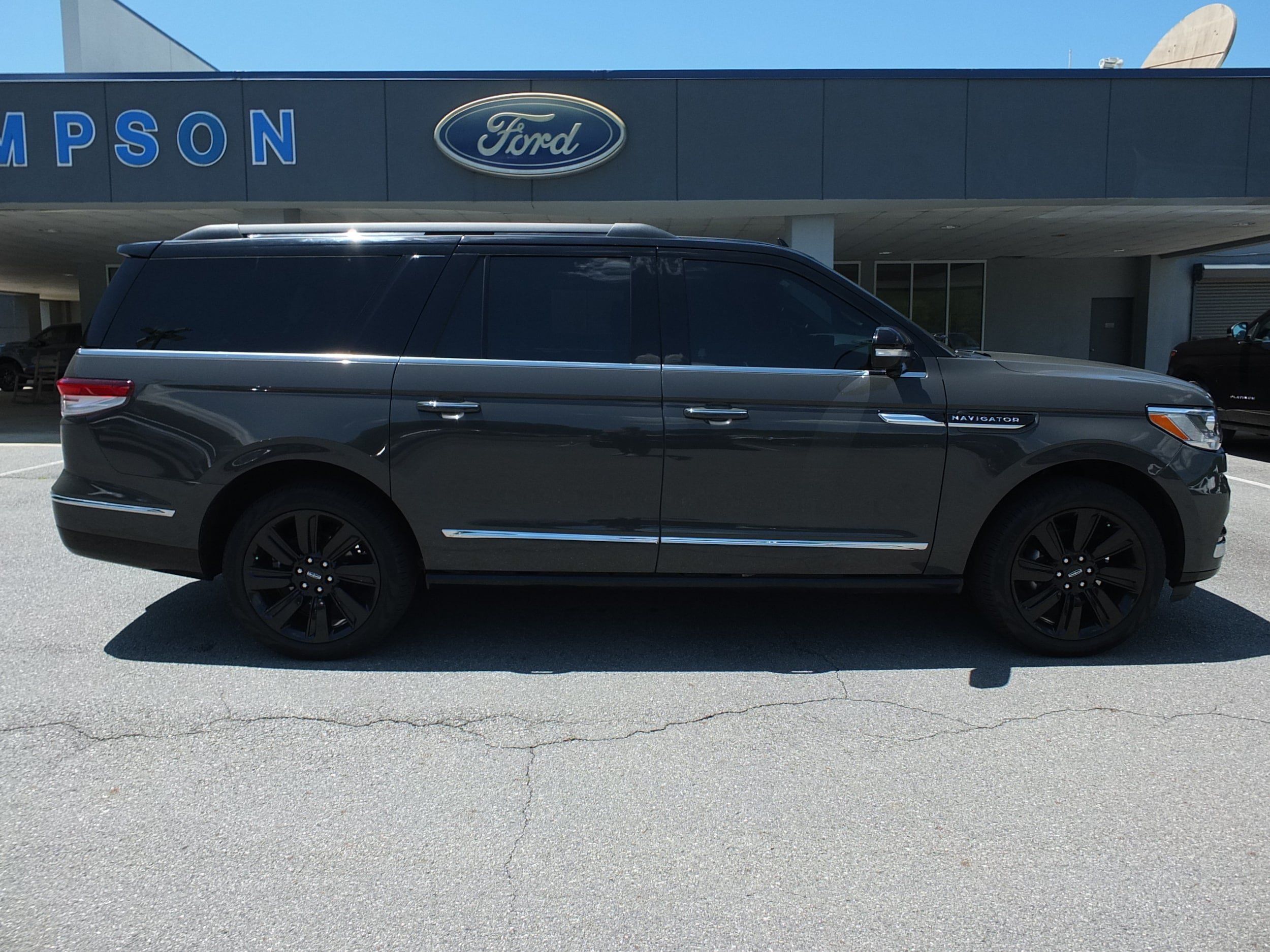 Used 2022 Lincoln Navigator L Black Label AWD/4WD image 2