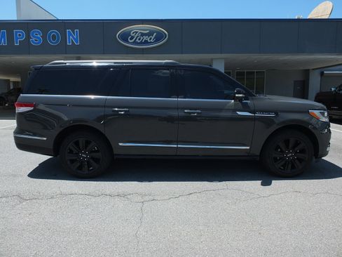 Used 2022 Lincoln Navigator L Black Label AWD/4WD image 2