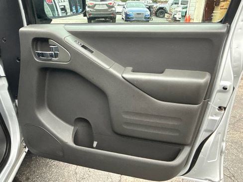 Used 2016 Nissan Frontier SV image 17
