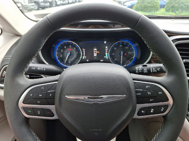 Used 2022 Chrysler Pacifica Limited AWD/4WD image 21