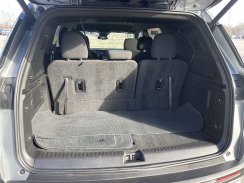 Used 2025 Chevrolet Traverse LT image 22