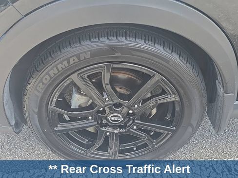 Used 2023 Nissan Kicks SR w/ SR Premium Package FWD image 11
