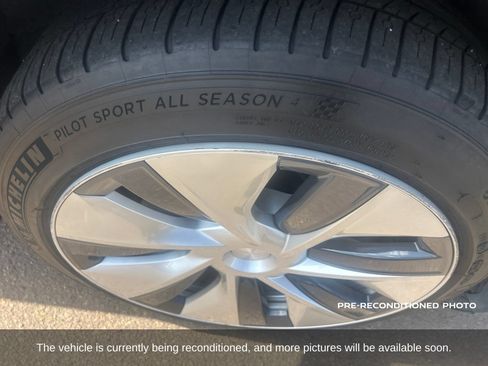 Used 2021 Tesla Model Y Long Range AWD/4WD image 21