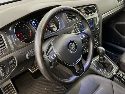 Used 2017 Volkswagen Golf S image 18