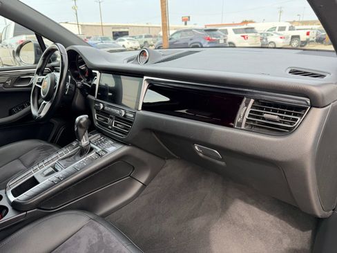 Used 2020 Porsche Macan image 18