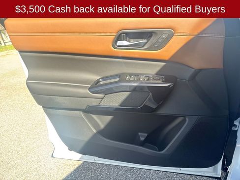 New 2026 Nissan Pathfinder Platinum image 10