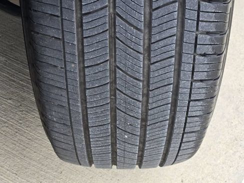 Used 2024 Ford Explorer XLT w/ Equipment Group 202A RWD image 12