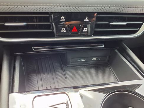 Used 2025 Volkswagen Atlas Peak Edition SE image 7