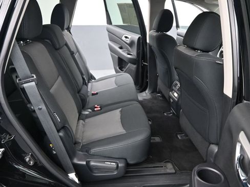 Used 2020 Nissan Pathfinder SV image 25