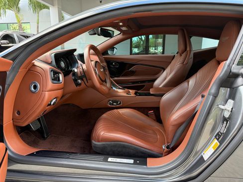 Used 2018 Aston Martin DB11 V12 RWD image 18