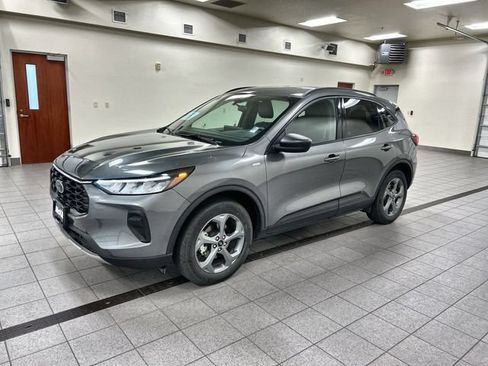Certified 2025 Ford Escape ST-Line w/ Tech Pack #1 AWD/4WD image 3