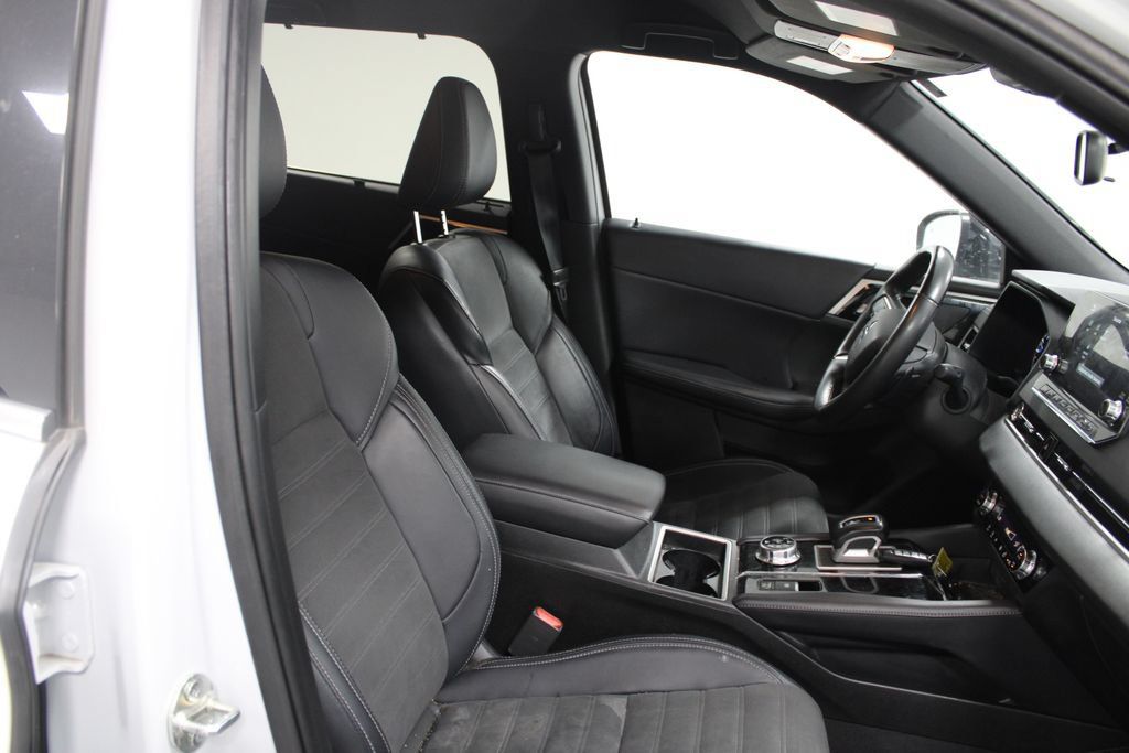 Used 2023 Mitsubishi Outlander SE Black Edition AWD/4WD image 25