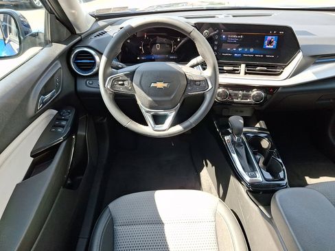 Used 2024 Chevrolet Trax LT w/ Driver Confidence Package FWD image 10