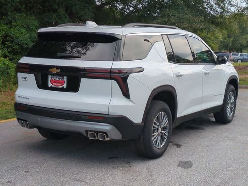 New 2027 Chevrolet Traverse LT w/ Driver Confidence Package FWD image 4