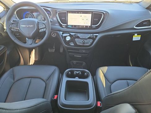 New 2026 Chrysler Pacifica Select w/ S Appearance Package FWD image 9