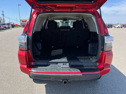 Used 2018 Toyota 4Runner TRD Off-Road AWD/4WD image 26