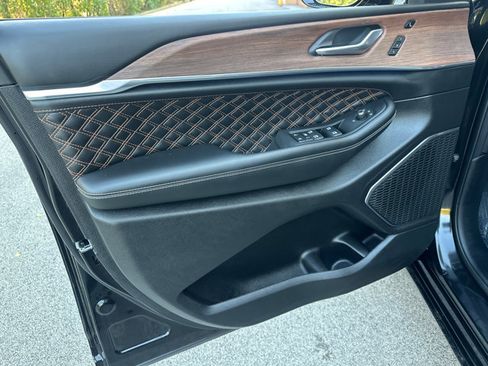 Used 2025 Jeep Grand Cherokee Summit w/ Obsidian Package image 29