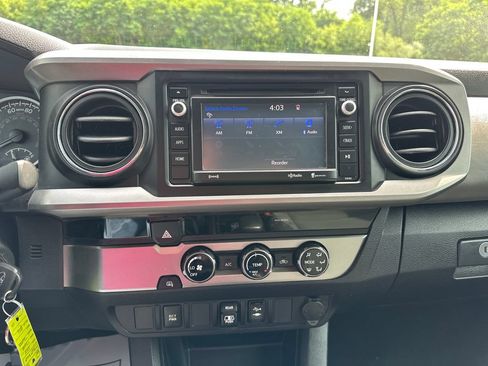 Used 2018 Toyota Tacoma SR5 RWD image 23