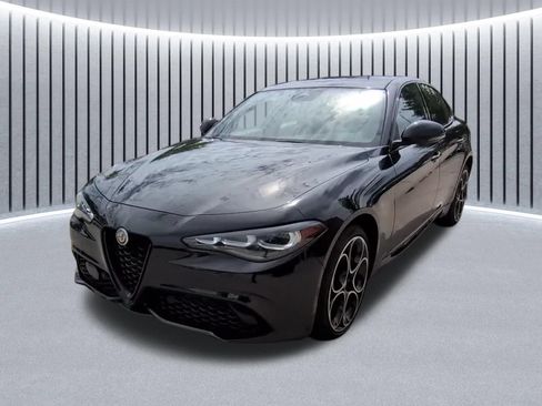 Used 2024 Alfa Romeo Giulia Veloce AWD/4WD image 5