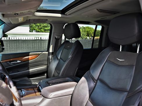 Used 2019 Cadillac Escalade ESV Premium Luxury AWD/4WD image 11