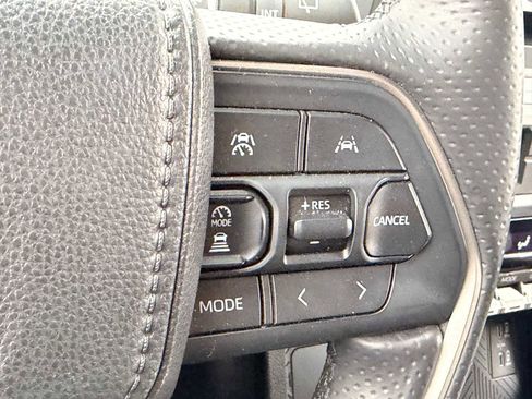 Used 2025 Toyota 4Runner TRD Off-Road image 25