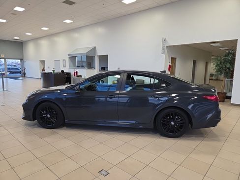 Certified 2025 Toyota Camry SE image 9