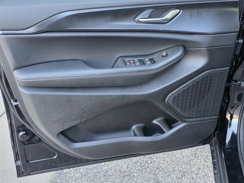 New 2025 Jeep Grand Cherokee Altitude image 30