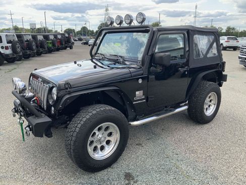 Used 2015 Jeep Wrangler Sport w/ Quick Order Package 24S AWD/4WD image 4