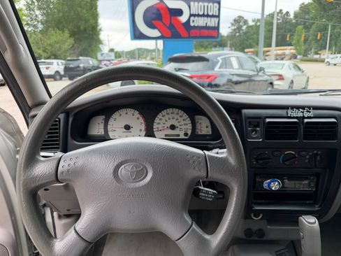 Used 2004 Toyota Tacoma PreRunner RWD image 12