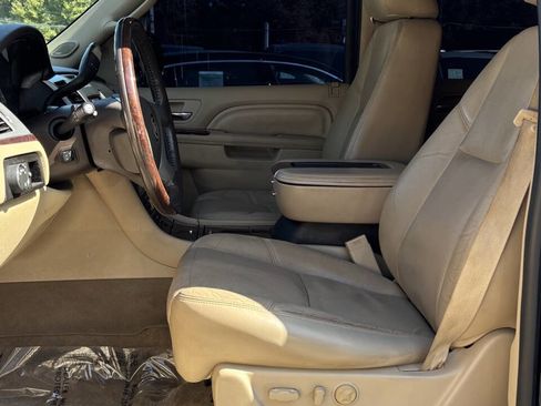 Used 2012 Cadillac Escalade Premium image 10