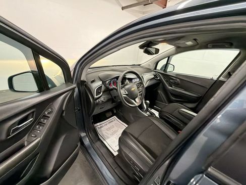 Used 2022 Chevrolet Trax LT w/ LT Convenience Package FWD image 10