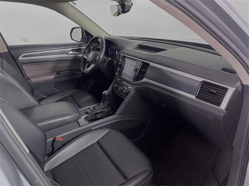 Used 2021 Volkswagen Atlas SEL R-Line image 32