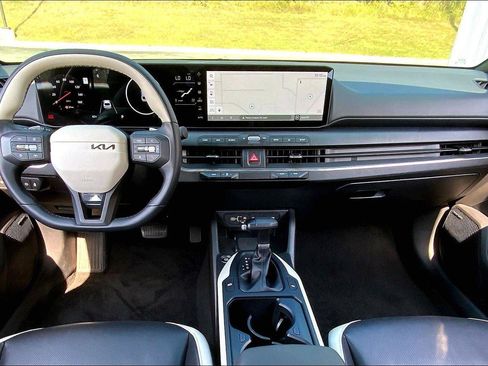 Used 2025 Kia K4 GT-Line w/ GT-Line Premium Package FWD image 13