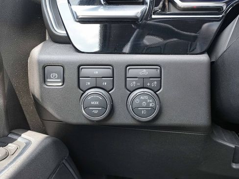 Used 2025 Chevrolet Silverado 2500 LT w/ Convenience Package AWD/4WD image 36