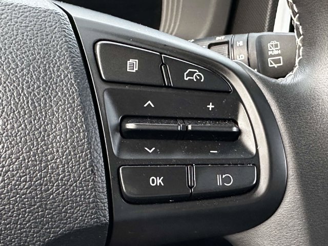 Used 2025 Hyundai Venue Limited FWD image 28