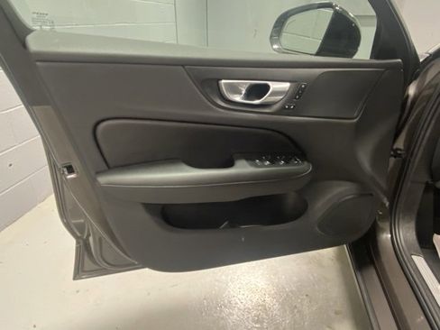 Used 2025 Volvo S60 B5 Core image 7